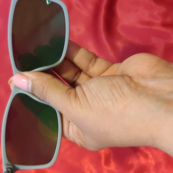 ICON - Picture 3 of 6